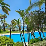 Summer House duplex en la playa con piscina
